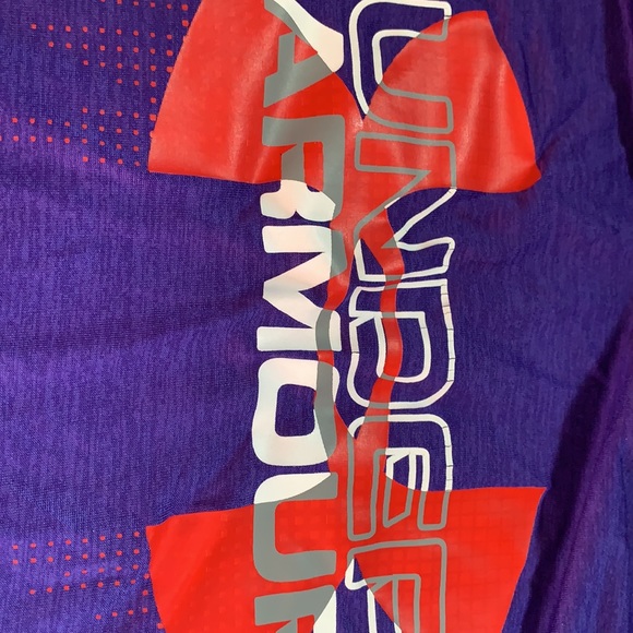 🌸Under Armour shirt - Picture 3 of 3